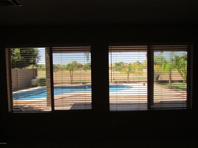 Building Photo - 1346 S Palomino Creek Dr