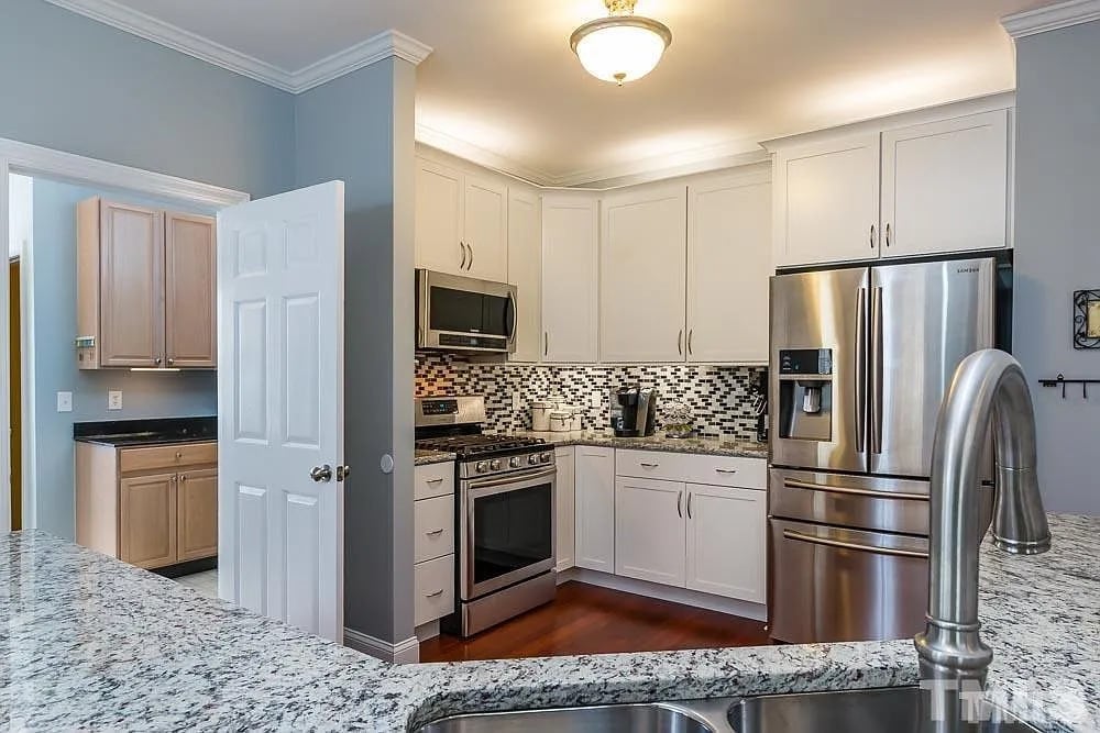 Building Photo - 102 Poplar Knoll Ct