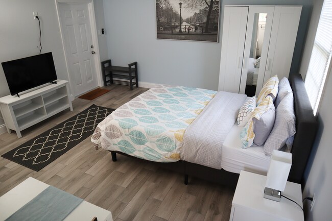 Building Photo - 300 NW 21st St