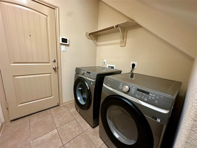 Building Photo - 6111 Grassy Haven Ln