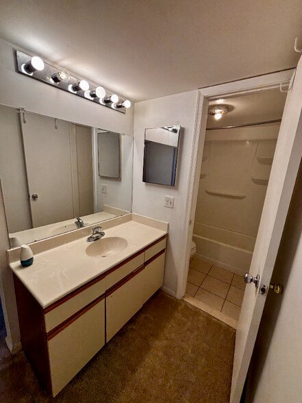 Building Photo - 5 Hawk Run Ct