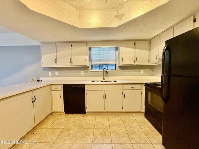 Building Photo - 4949 Azure St