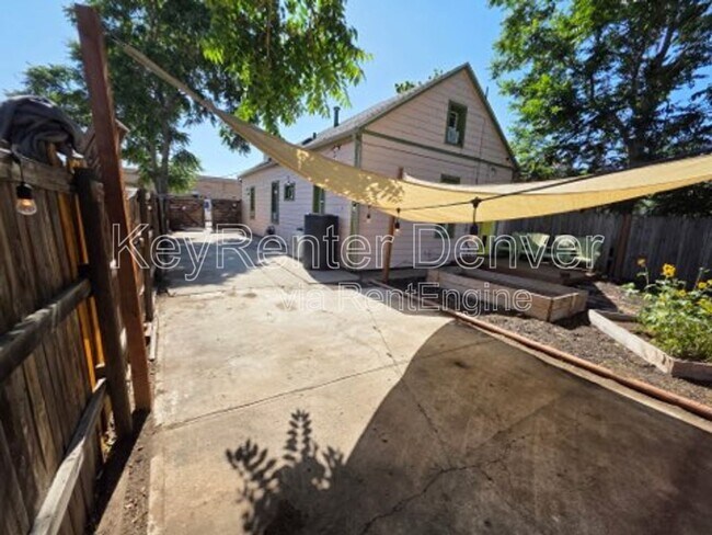 Building Photo - 4543 Columbine St