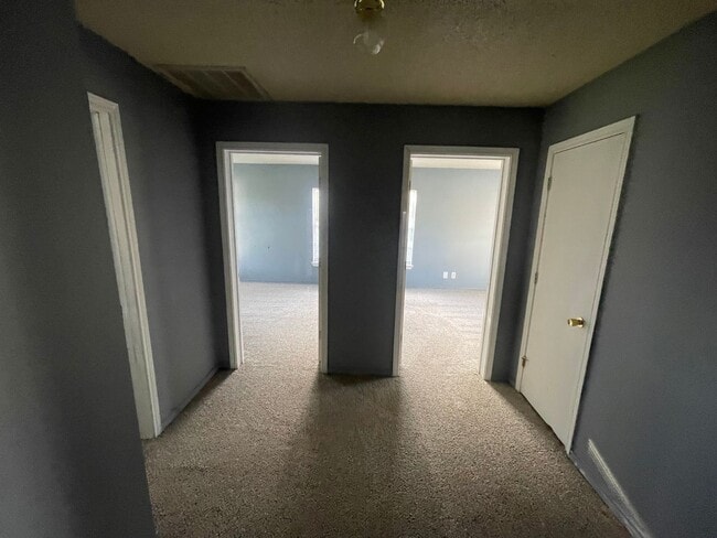 Building Photo - 3 bedroom, 1 bath