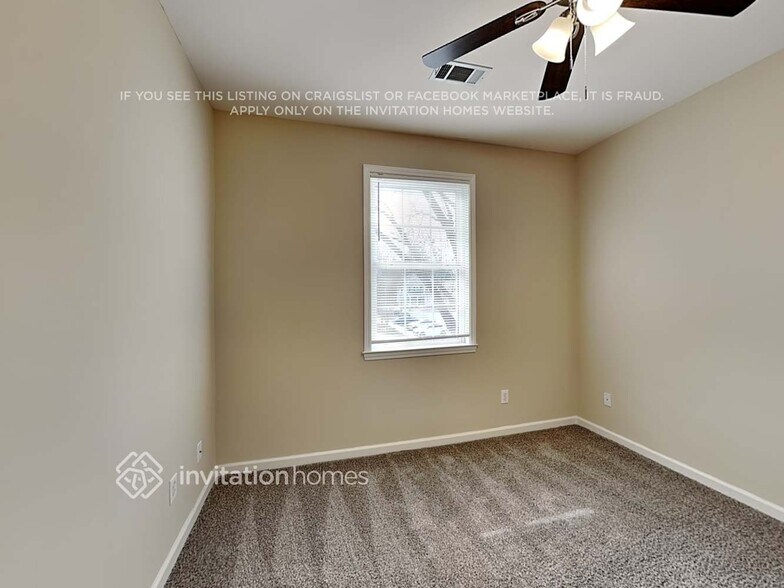 Building Photo - 115 Denham Square