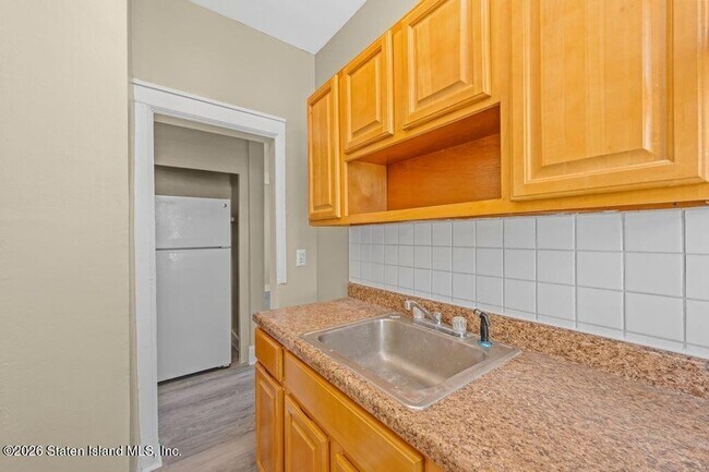 Building Photo - 37 Avon Pl