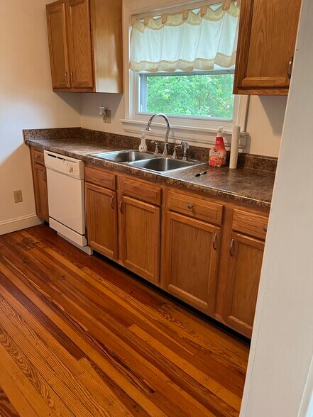 Primary Photo - 3941 S Madison Ave