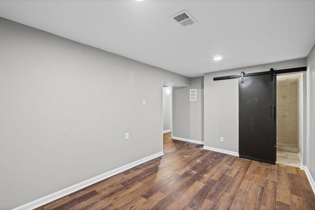 Building Photo - 3100 Fern Valley Dr SW
