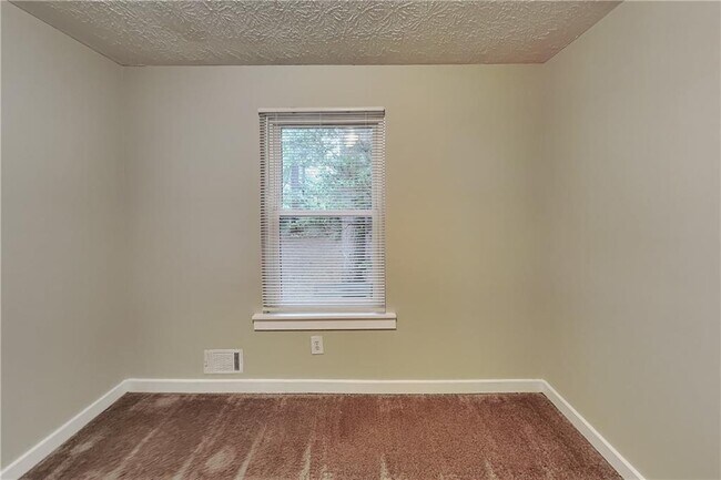 Building Photo - 4579 N Woodlake Ln SE