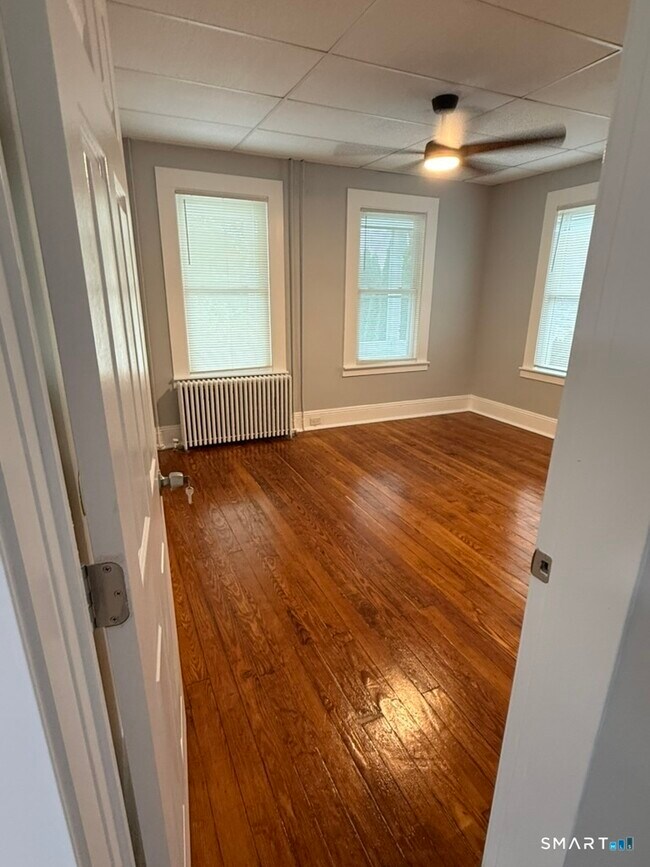 Building Photo - 319 Delavan Ave