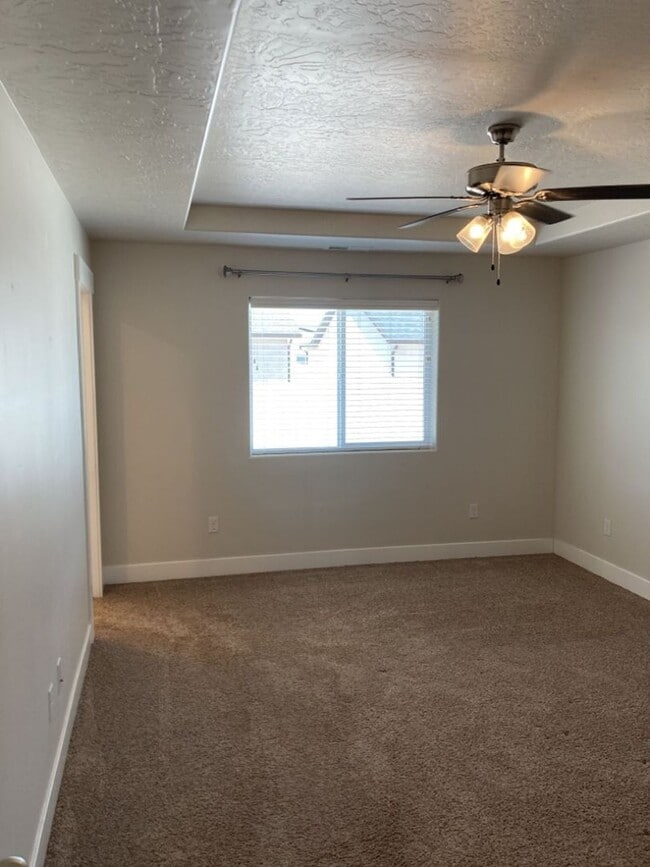 Building Photo - Newer 3 bedroom, 2 bath, one level home in...