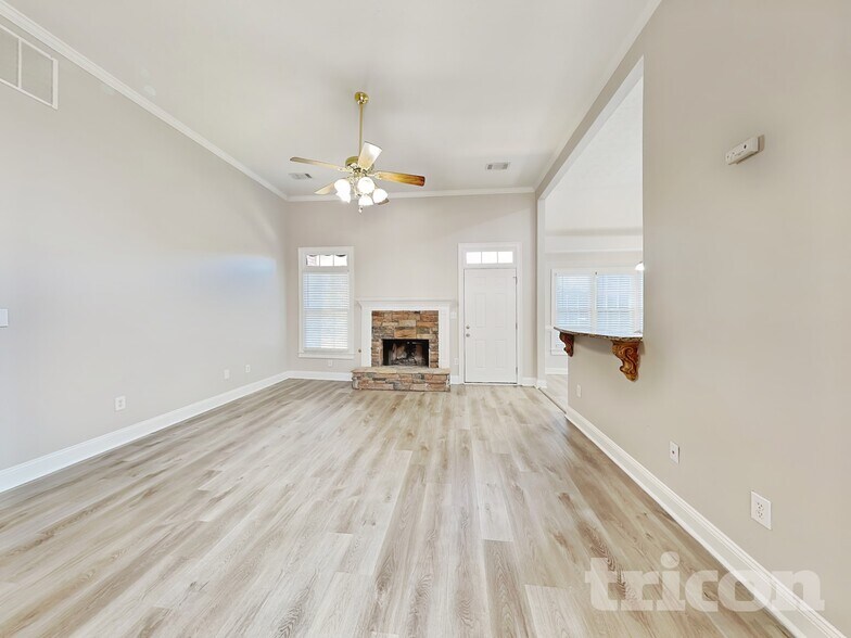 Building Photo - 160 Wisteria Way