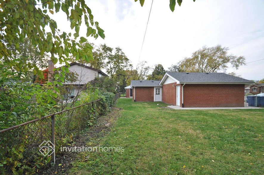 Building Photo - 9921 Harnew Rd E