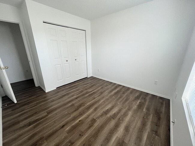 Building Photo - Leasing