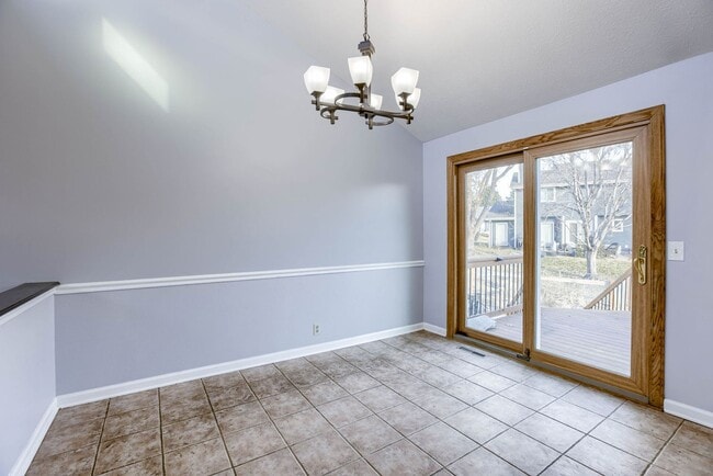 Building Photo - Light-Filled 4-Bedroom in Millard!!