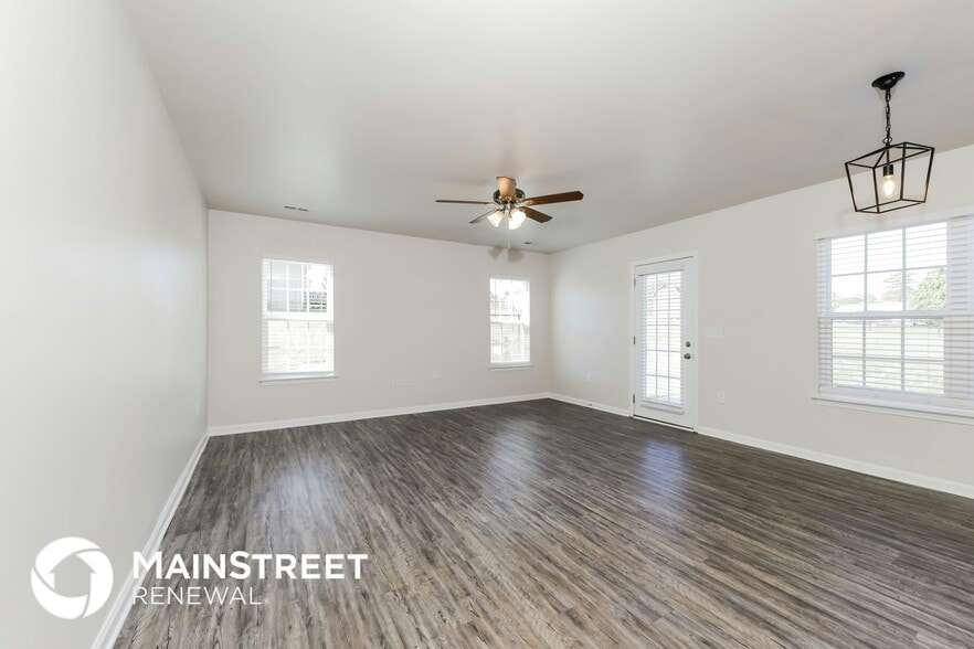 Building Photo - 6166 Brentwood Pk Dr