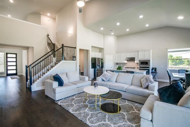 Building Photo - 16701 Casa Anna Dr.