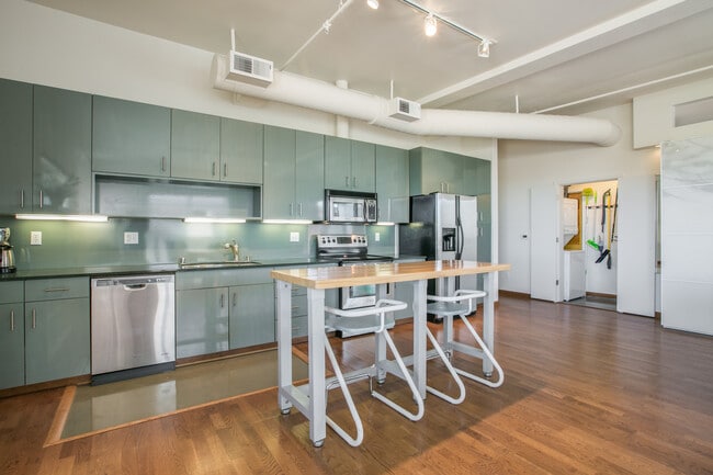 Building Photo - 401 Central Ave NE