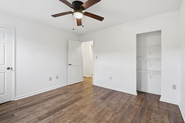 Building Photo - Cozy 2 Bedroom House Available Now!