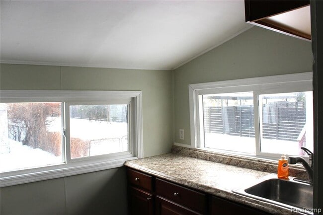 Building Photo - 510 E Hudson Ave