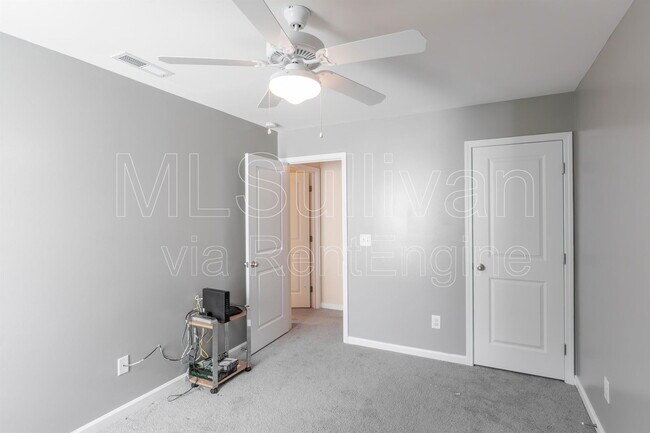 Building Photo - 110 Glenview Lane