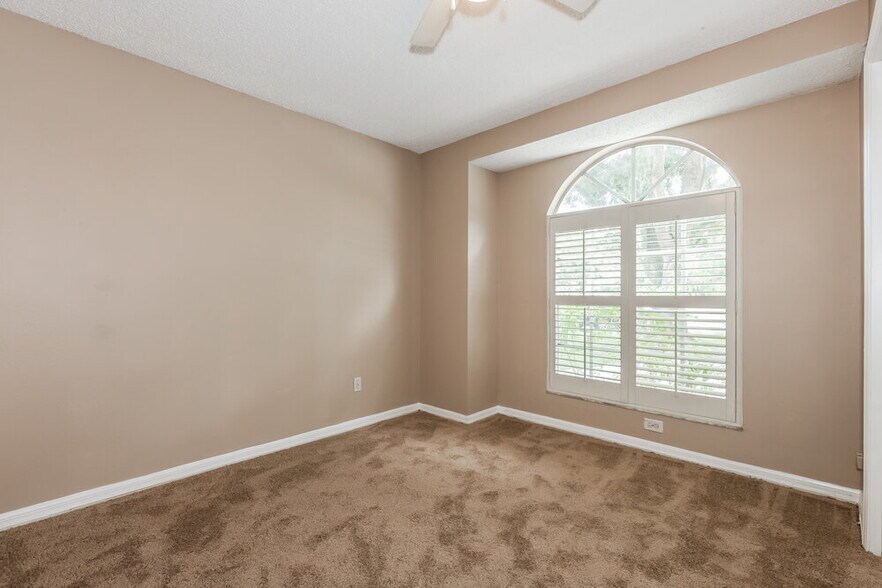 Building Photo - 23033 Clearwater Pl