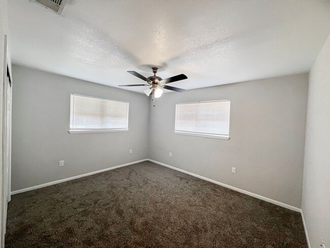 Building Photo - 2313 N Cielo Dr