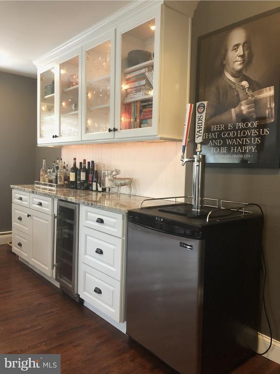 Building Photo - 1104 Dunvegan Rd