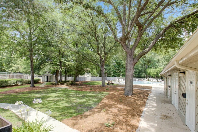 Building Photo - 7821 Montview Rd