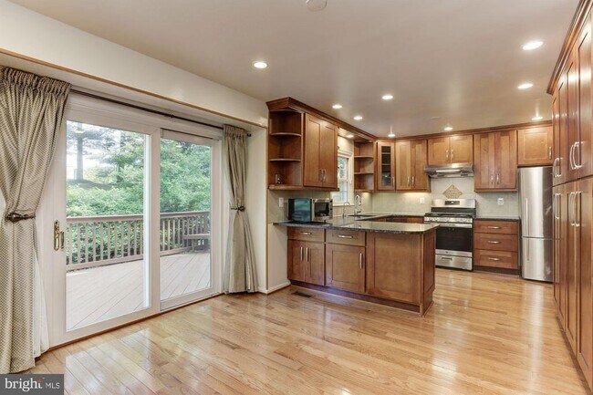 Building Photo - 7133 Swansong Wy