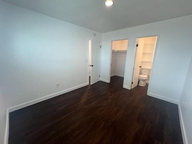 Building Photo - Imperial Beach - Newly Renovated Bungalow