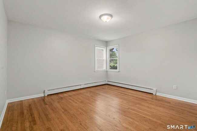 Building Photo - 115 Forestview Rd