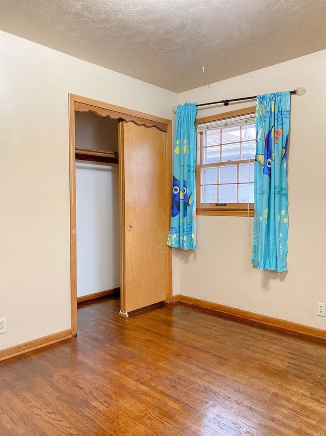 Building Photo - A wonderful 4-bedroom house in the Benson Gardens area - near Walmart Neighborhood Market, Asian ...