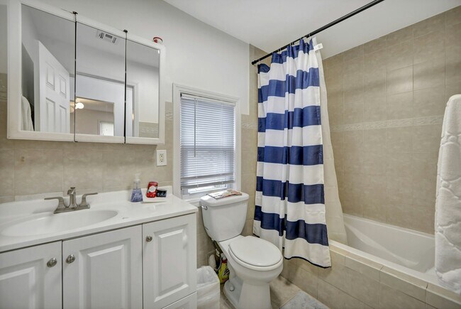 Building Photo - 167 Rockwood Pl