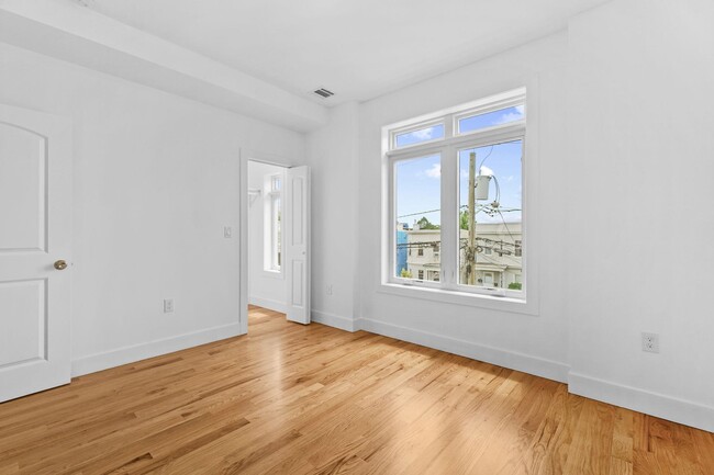 Building Photo - 1400 9th St