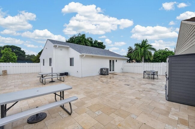 Building Photo - 1271 SW 85th Terrace
