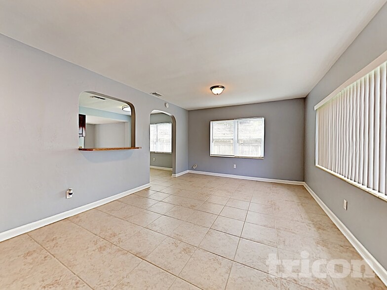 Building Photo - 4153 2nd Ave N