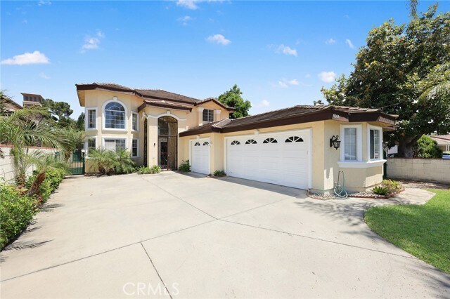 Building Photo - 5558 N Charlotte Ave
