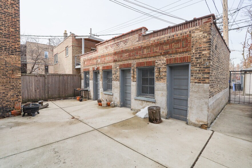 Building Photo - 2712 W Logan Blvd