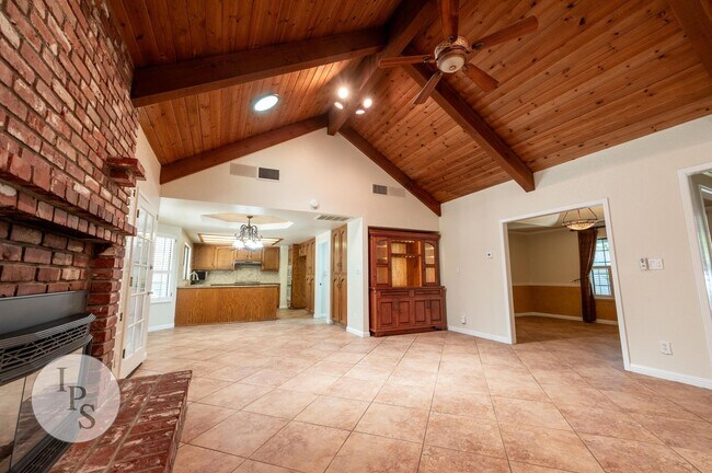 Building Photo - Woodward Park Home, 3BR/2BA, Pool, Spa, Gr...