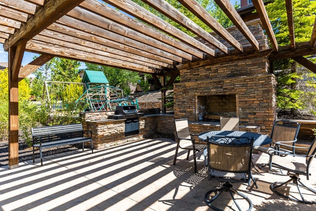 Building Photo - 852 W Carving Edge Ct
