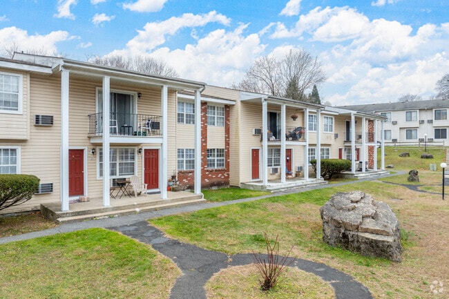 Building Photo - Woodbury Gardens