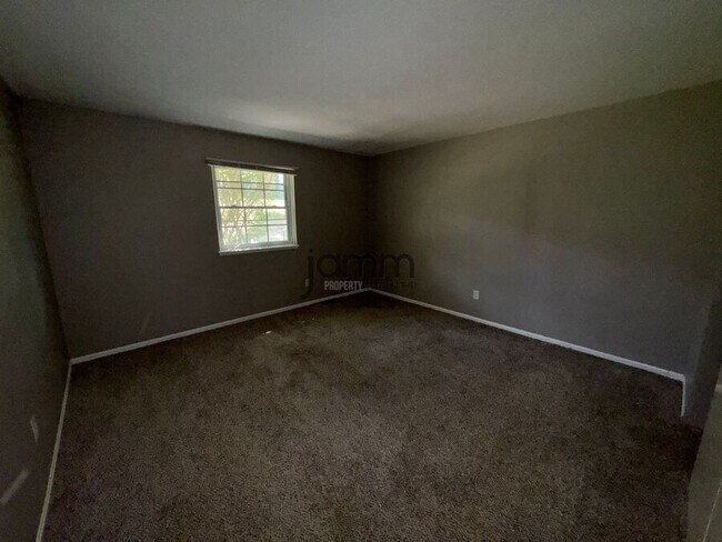 Building Photo - 7025 Carriage Hill Dr