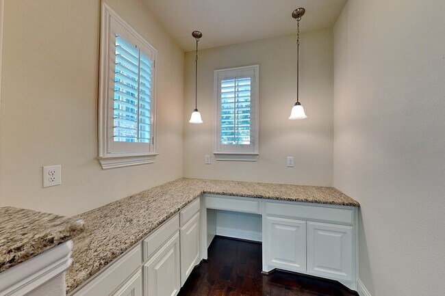 Building Photo - 3006 Knightsbridge Ln