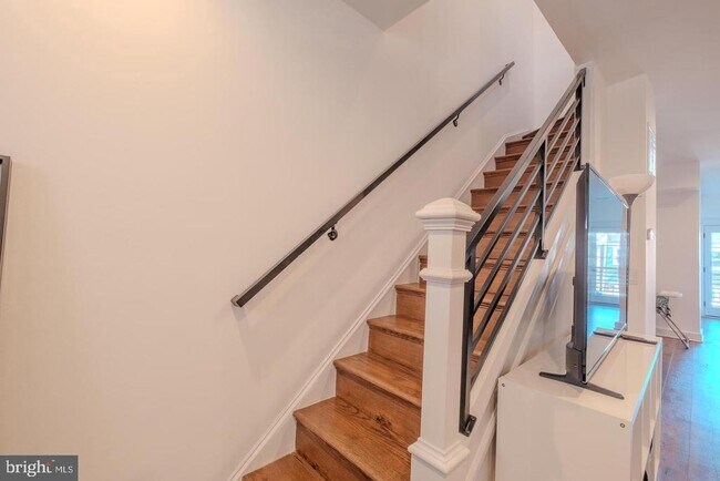Building Photo - 413 Delafield Pl NW