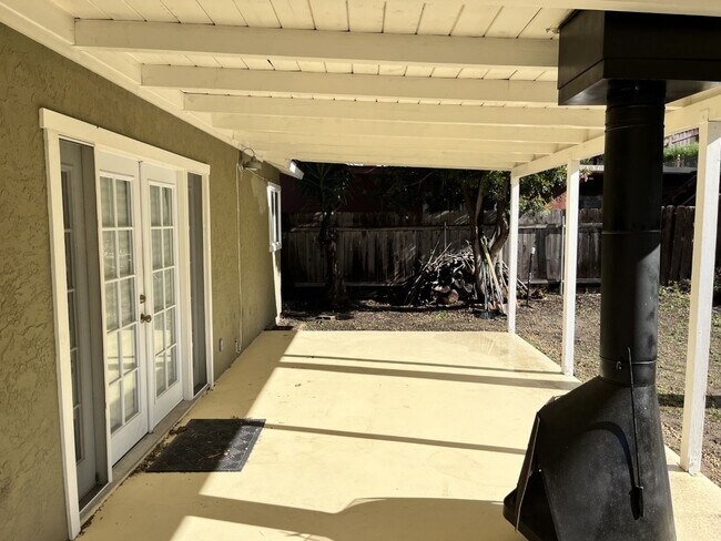 Building Photo - Charming house for rent in Encanto!