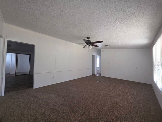 Building Photo - Ready to Move in