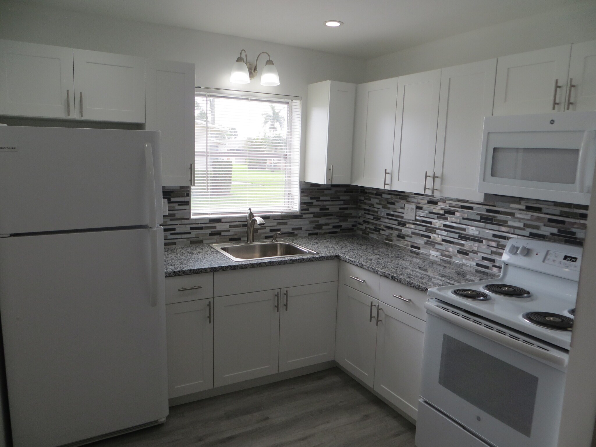 Building Photo - 2723 Dudley Dr E