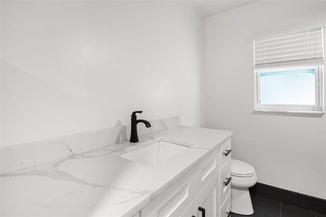 Building Photo - 3145 Sandy Ridge Dr