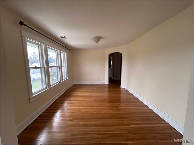 Building Photo - 475 Potters Rd